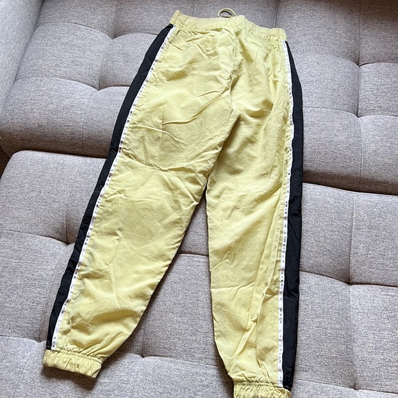 Pantalon style track suit Nike. - Picture 2 of 4